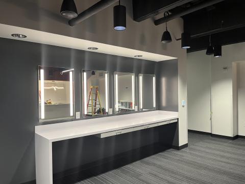 NEZ Woman's Sand Volleyball Makeup Bar